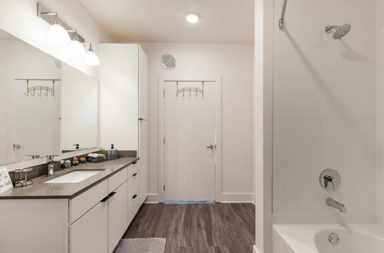 Appartement Luxury 2br 2ba Apt With Gym Pool & Free Parking *